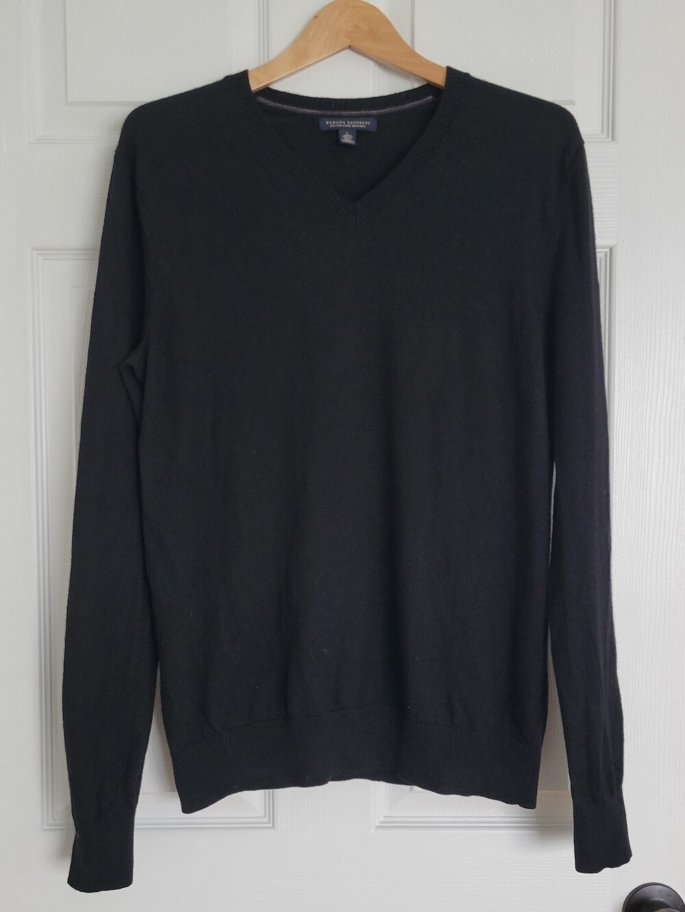 Banana Republic Men's Black 100% Merino Wool V-Neck Sweater